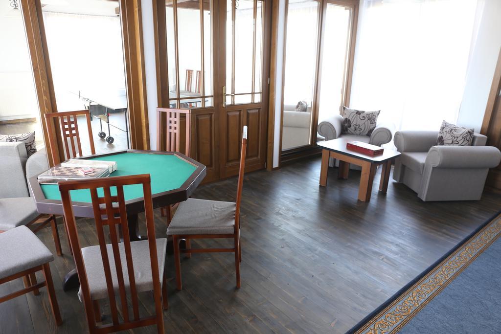 Hotel Ezuestfenyo Agroturisztikai Panzio Borzont Esterno foto